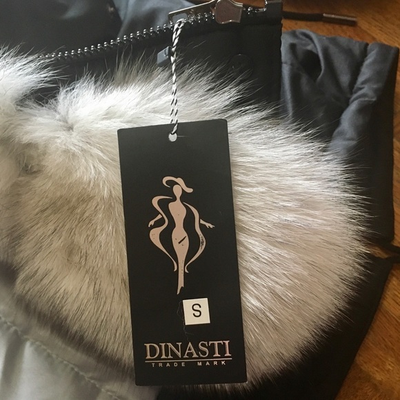 Arctic Fox Trim Parka - Picture 13 of 16